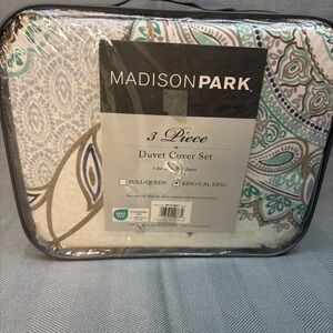 Madison Park three-piece duvet cover set one duvet two shams king/ cal king